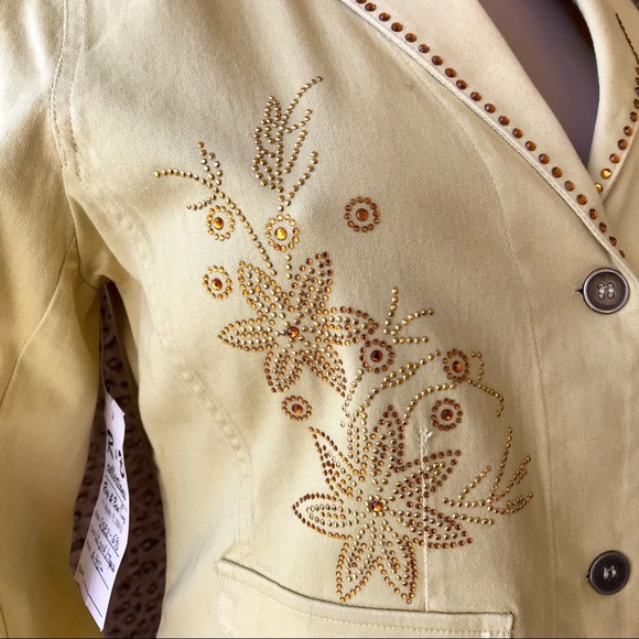 Yellow crop jacket with embellishments. - Picture 3 of 8